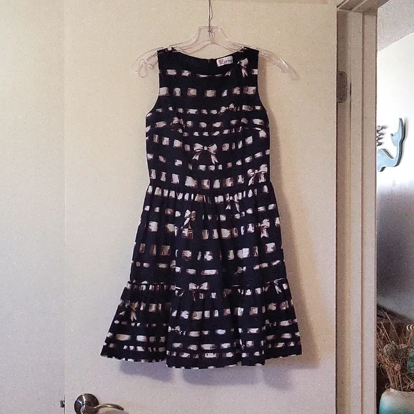 RED Valentino | Dresses | Red Valentino Size 38 Dress Black With Cream And  Tan Bows | Poshmark